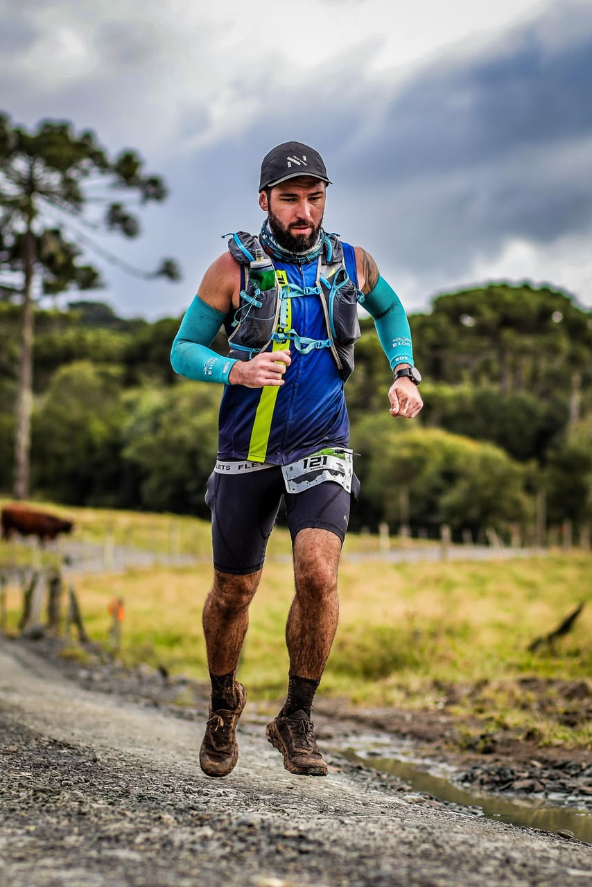 Ramiro Kramer correndo em uma prova de trail